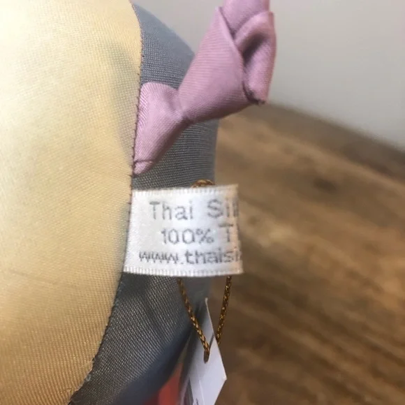 100 % Thai Silk Elephant. Multicolored and in perfect condition. BNWT - Picture 5 of 8